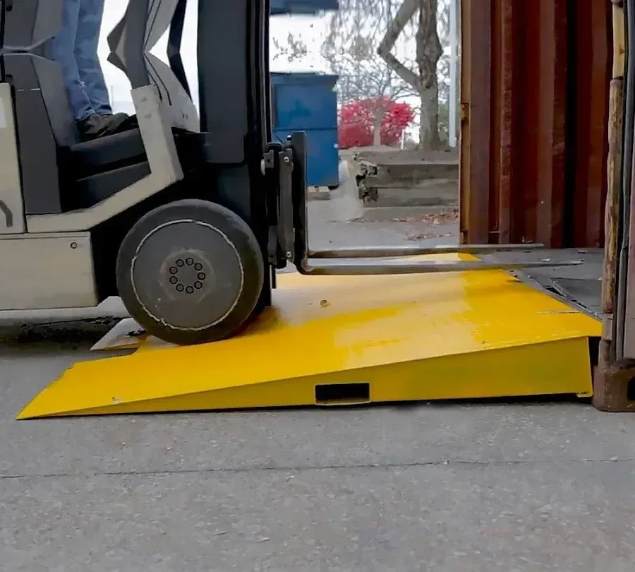 Heavy-Duty-Container-Loading-Ramp-04.webp